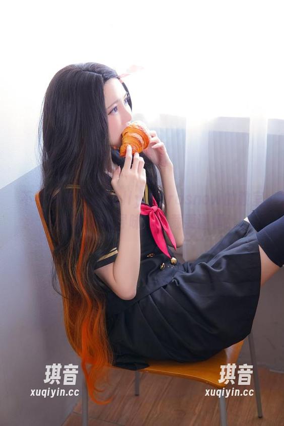 不小心点开了Sally Dorasnow的教室，套图耐人寻味，下载要谨慎！